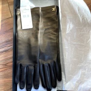 Chanel black/ brown Gloves size 7 new in box